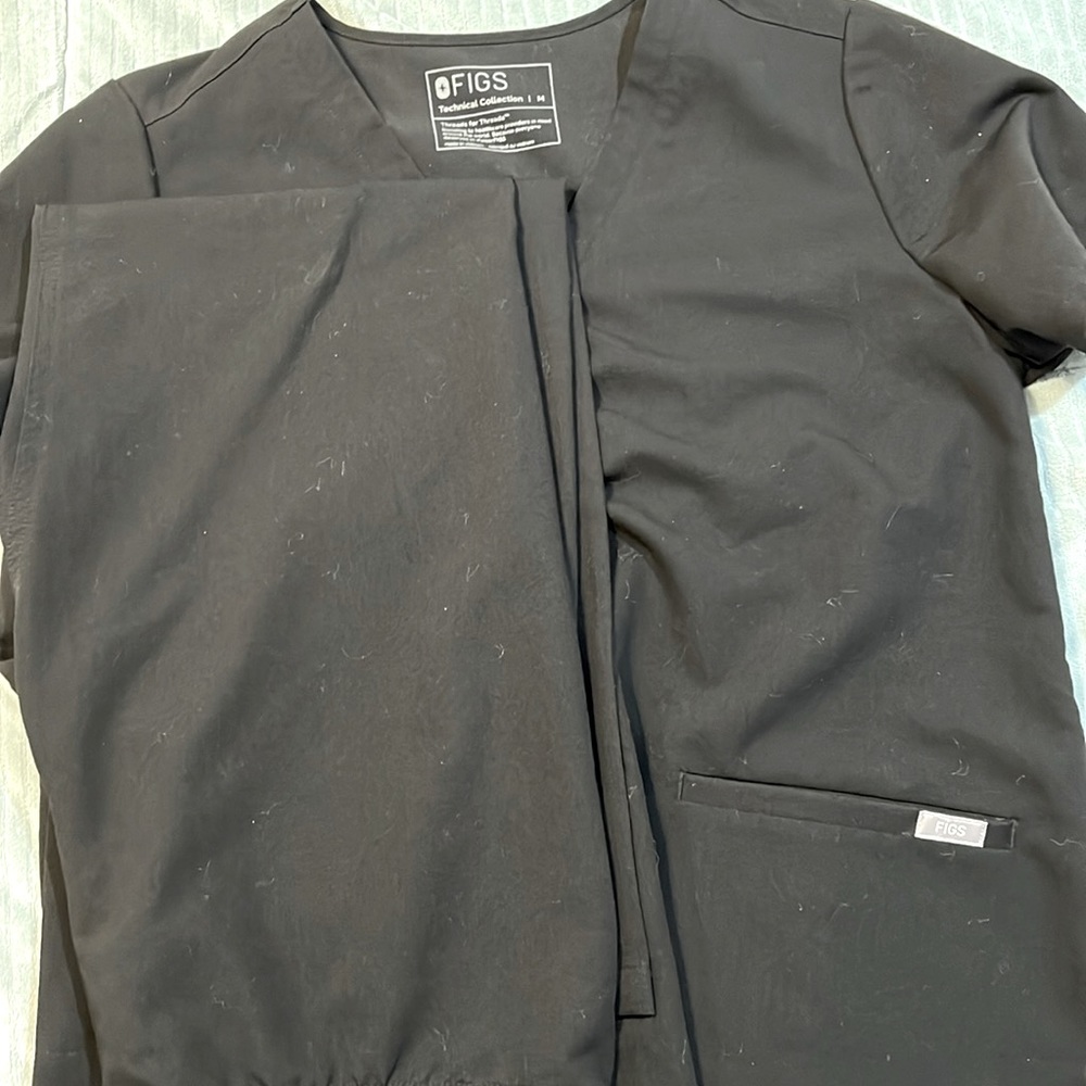Medium casma top small petite, kades or Livingston. They do have pockets